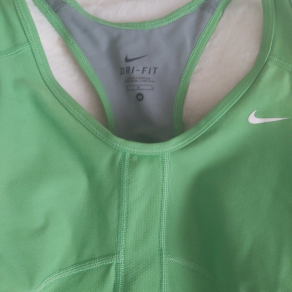 Nike workout top - Picture 2 of 2